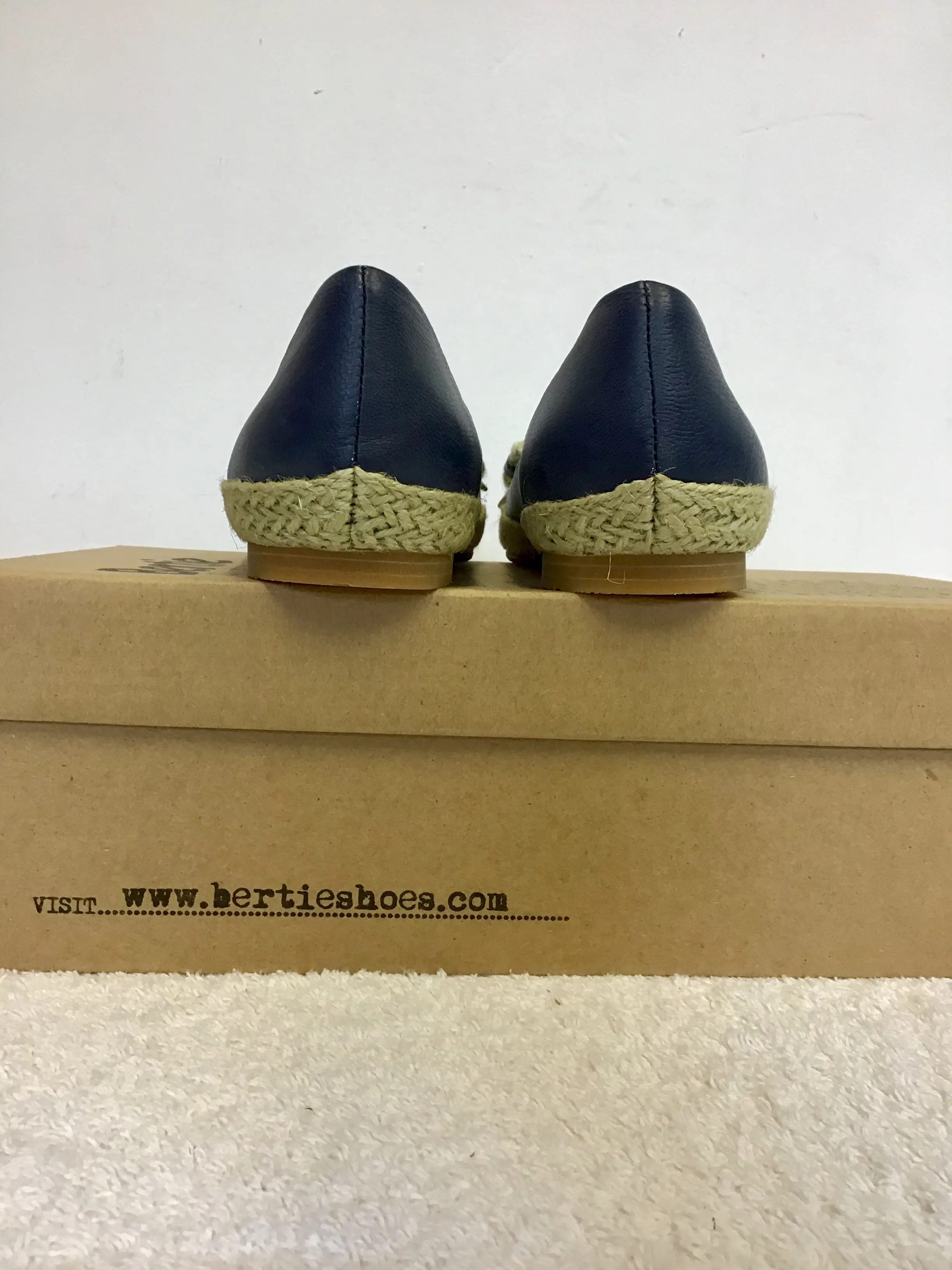 BRAND NEW BERTIE BLUE LEATHER PEEPTOE ESPADRILLE FLATS SIZE 4/37