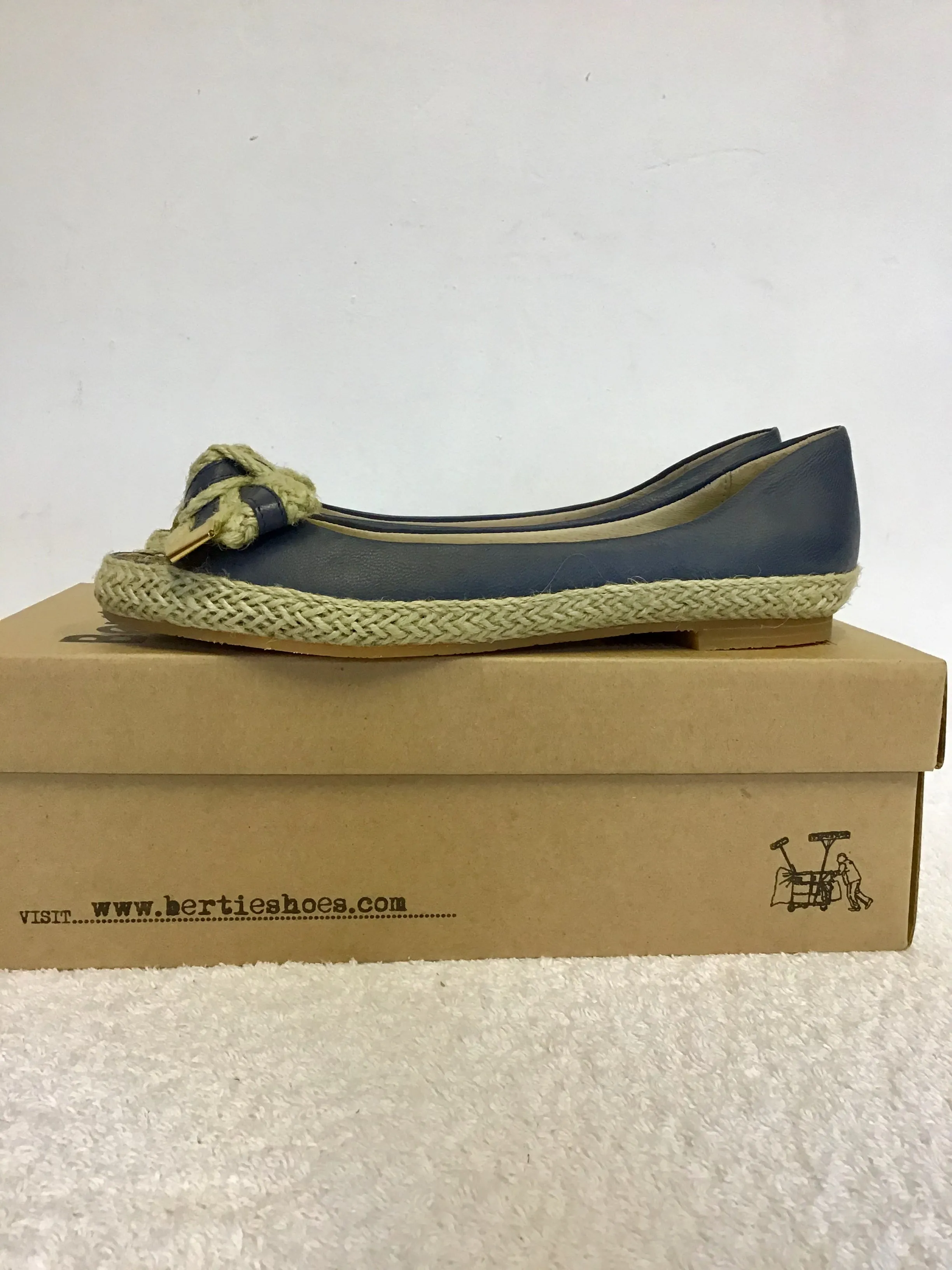 BRAND NEW BERTIE BLUE LEATHER PEEPTOE ESPADRILLE FLATS SIZE 4/37