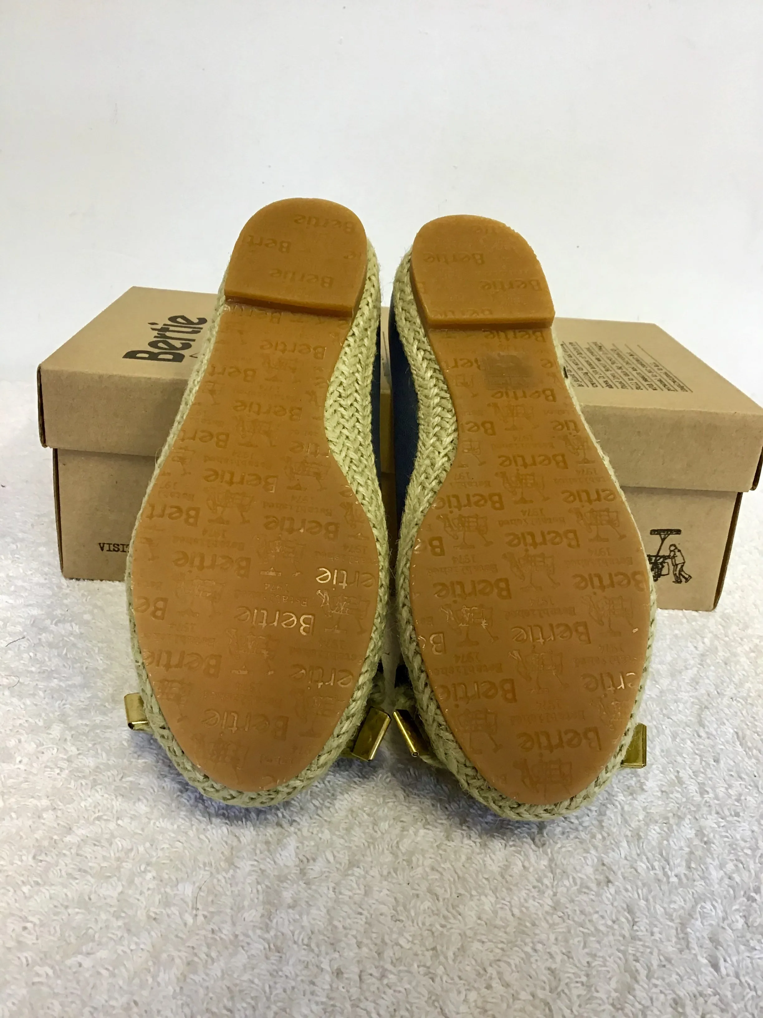 BRAND NEW BERTIE BLUE LEATHER PEEPTOE ESPADRILLE FLATS SIZE 4/37