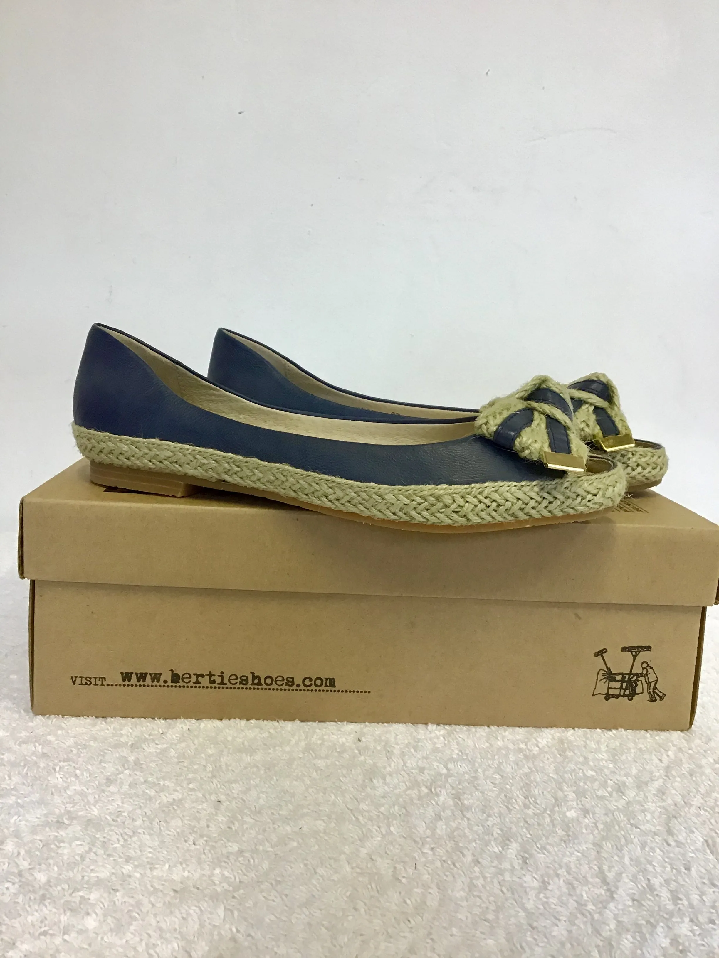 BRAND NEW BERTIE BLUE LEATHER PEEPTOE ESPADRILLE FLATS SIZE 4/37