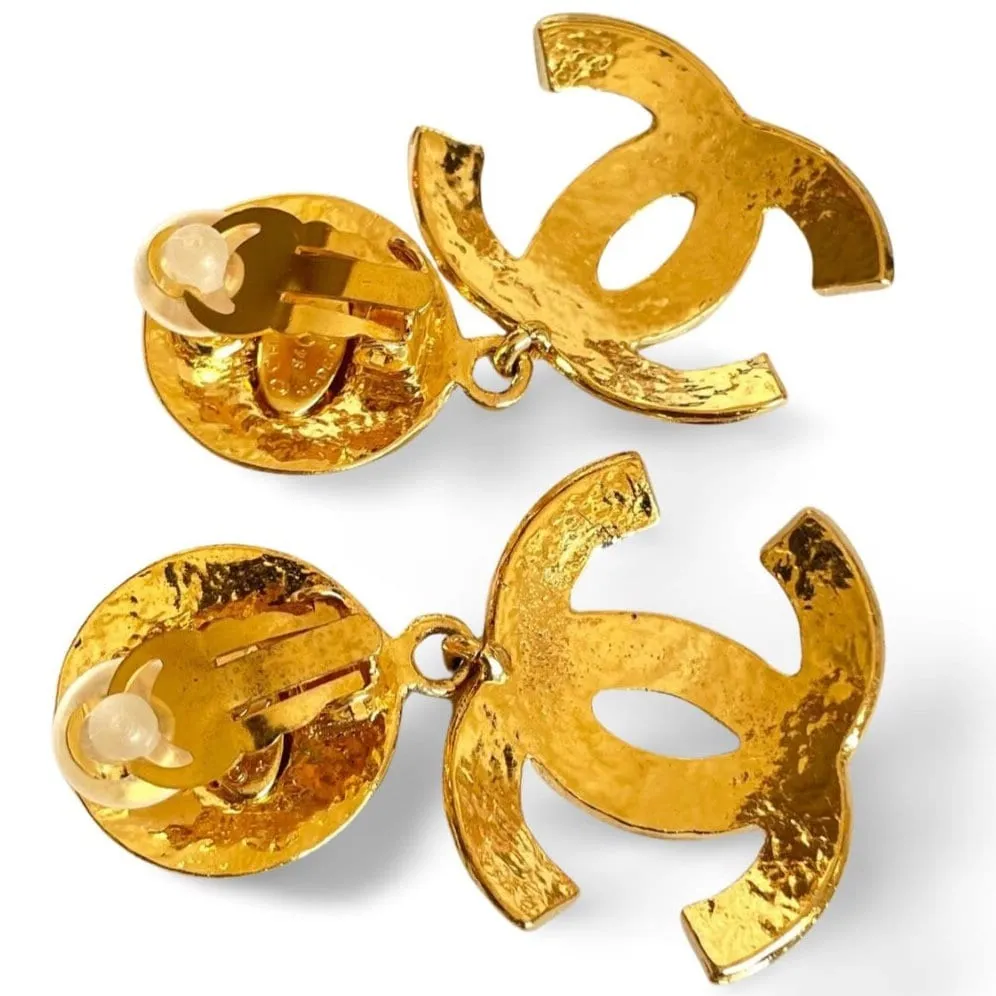 Vintage CHANEL golden large CC dangle earrings with diagonal stitch design. Classic and popular jewelry. Coco mark earrings. 060206ac2