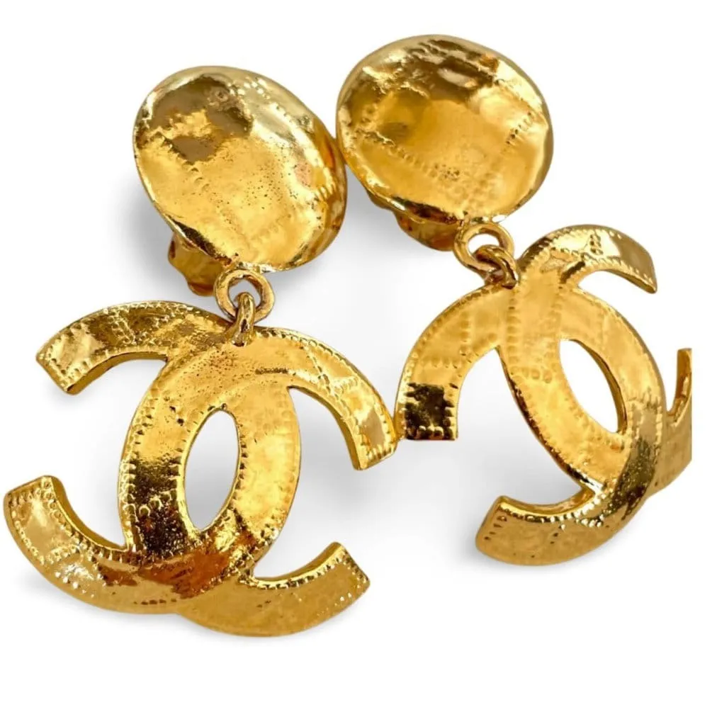Vintage CHANEL golden large CC dangle earrings with diagonal stitch design. Classic and popular jewelry. Coco mark earrings. 060206ac2