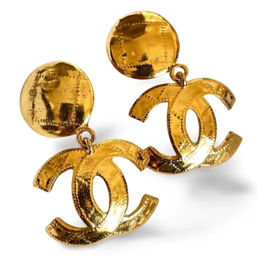 Vintage CHANEL golden large CC dangle earrings with diagonal stitch design. Classic and popular jewelry. Coco mark earrings. 060206ac2